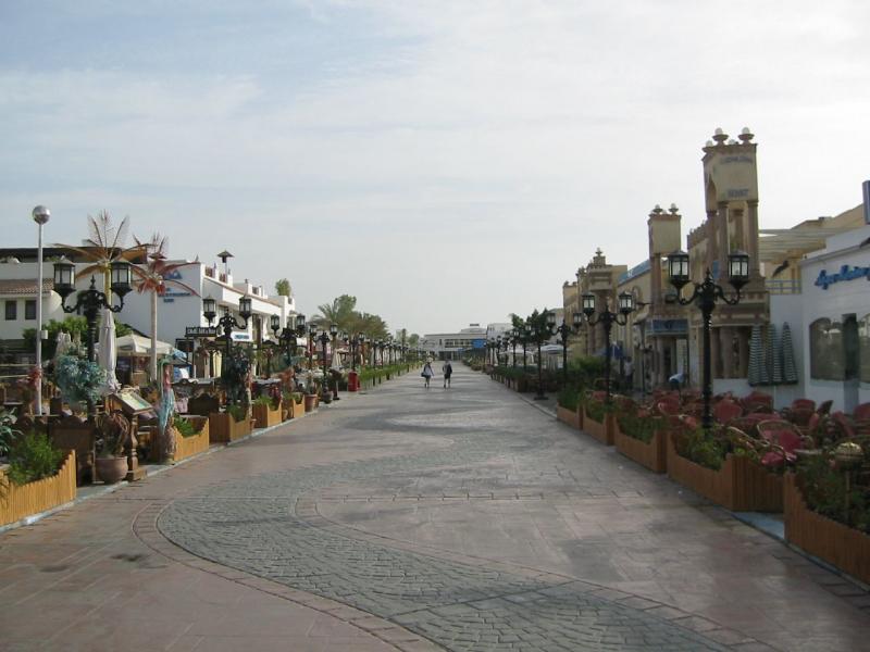 Sharm_el-Sheikh_-_Naama_bay.jpg