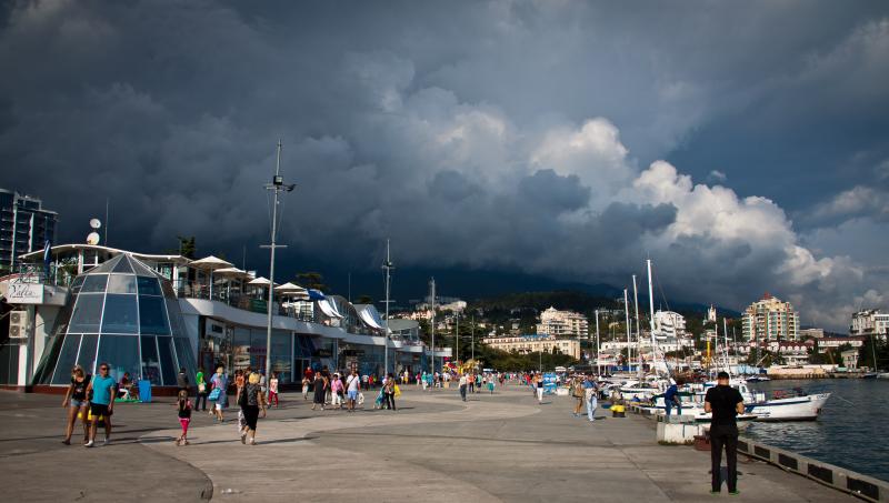 Yalta,_Lenin_embankment.jpg