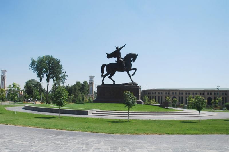 amir-temur-square7.jpg