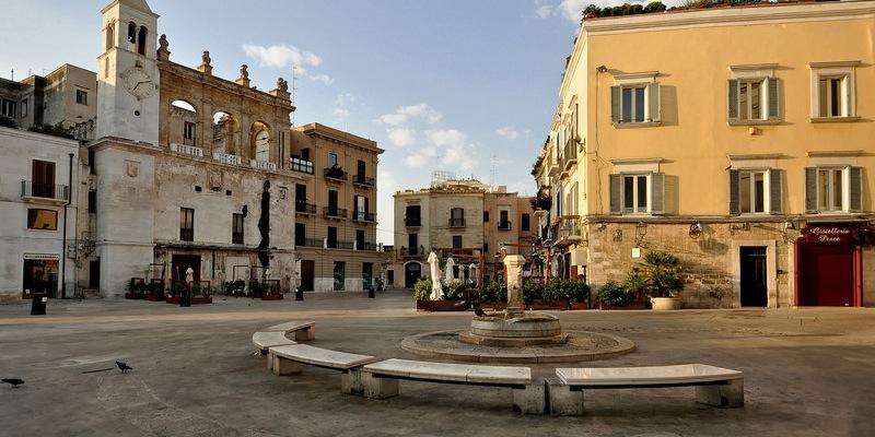 bari-piazza-mercantile.jpg