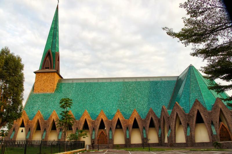 basilique-sainteanne-brazzaville-1.jpg