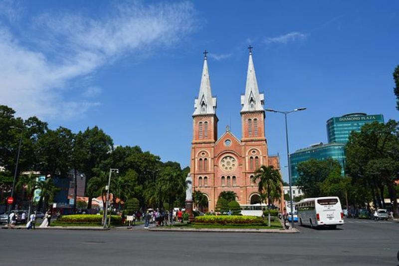 cathedral-2419454__340.jpg