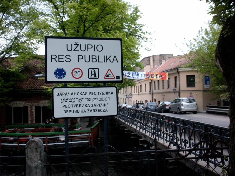 entering_the_republic_of_uzupis_-_panoramio.jpg