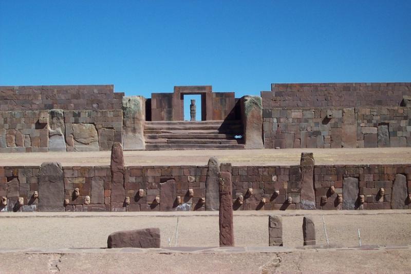 tiwanaku_verzonkentempel-la-paz-bolivia.jpg