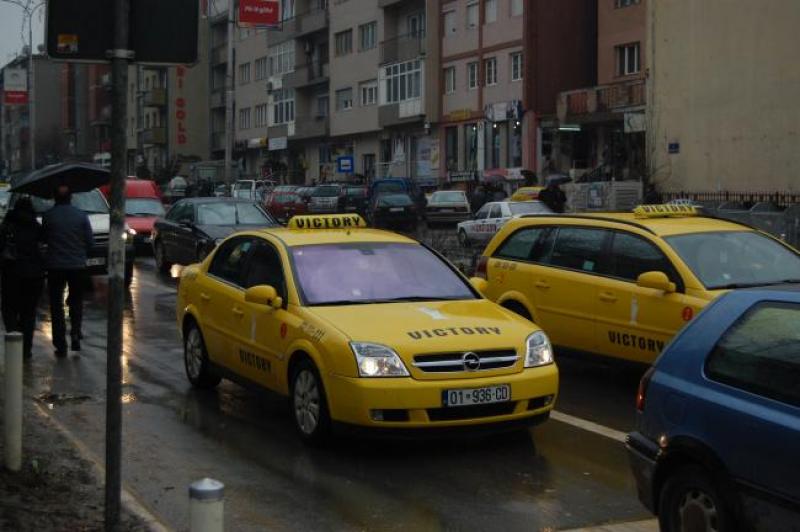 'Victory'_taxi_01_936-CD_in_Pristina.JPG