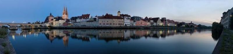 750px-Regensburg_Uferpanorama_08_2006_2.jpg