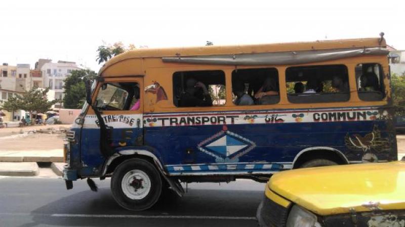 Colorful_bus_in_dakar.jpg