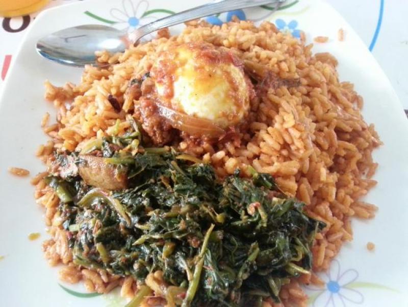 Jollof_rice_with_vegetable.jpg