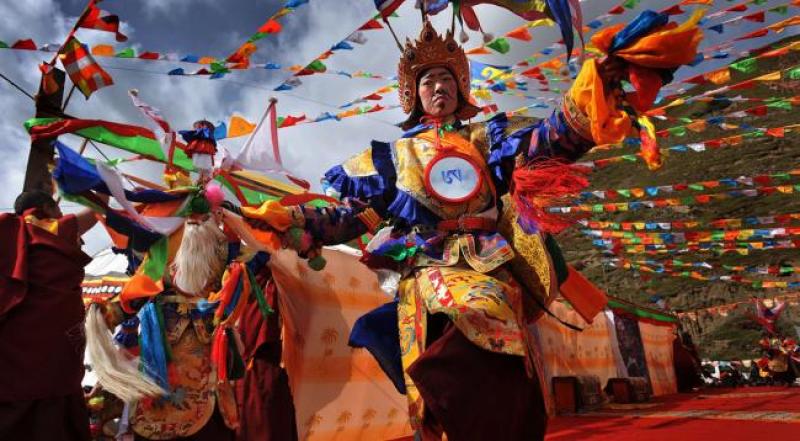 Local-Audiences-Enjoy-New-Year-Tibetan-Drama-Shows.jpg