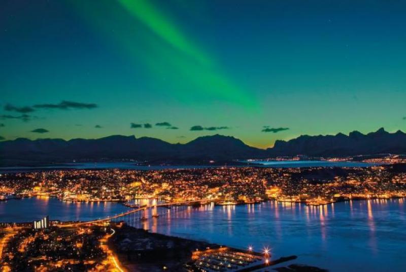 Northern_Lights_Tromso_Norway_33183.jpg