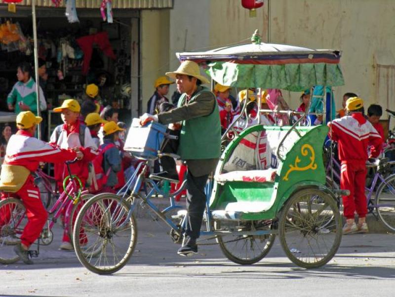 Rickshaw_in_Lhasa_-_Flickr_-_archer10_(Dennis).jpg