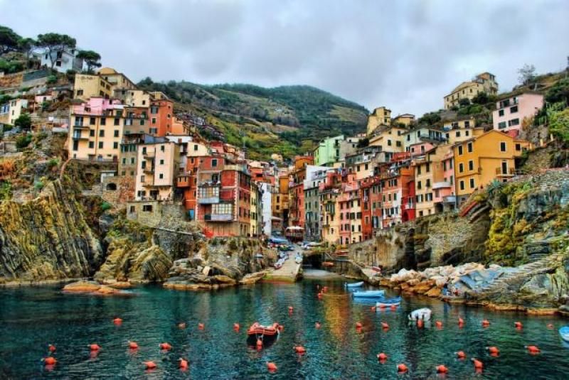 Riomaggiore-La-Spezia-Italy.jpg