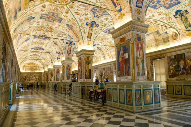 The_Sistine_Hall_of_the_Vatican_Library_(2994335291).jpg