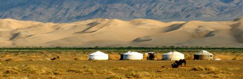 Traditional-ger-huts-Gobi-Desert-Mongolia-e1354043097140.jpg