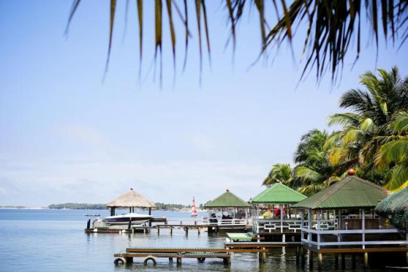 Tropical_Luxury_Resort,_Coast_of_Ghana.jpg