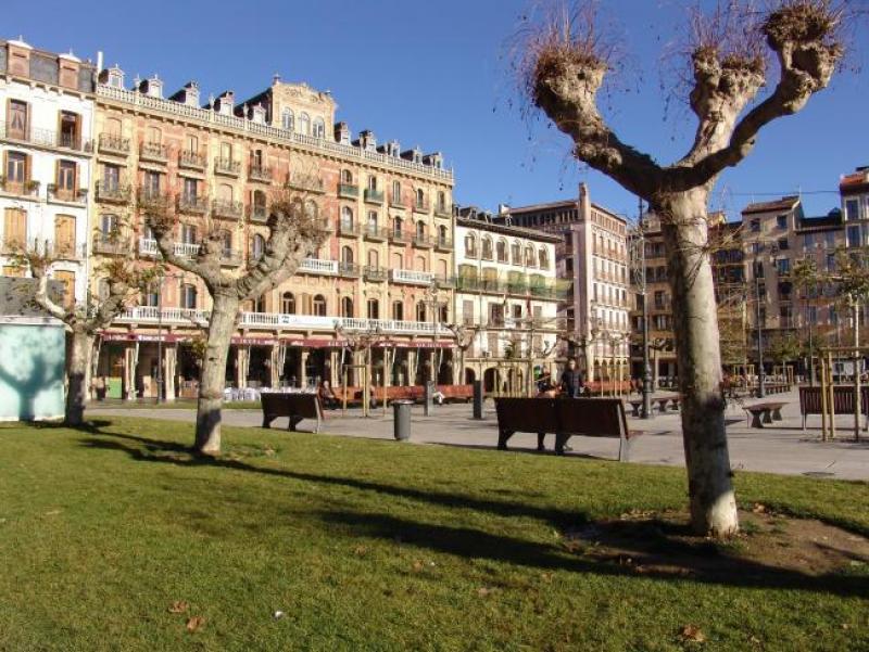Vista_Plaza_del_Castillo_Pamplona.jpg