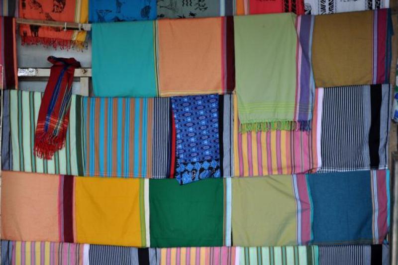 a-lamu-en-magasinant-des-kikoys.jpg