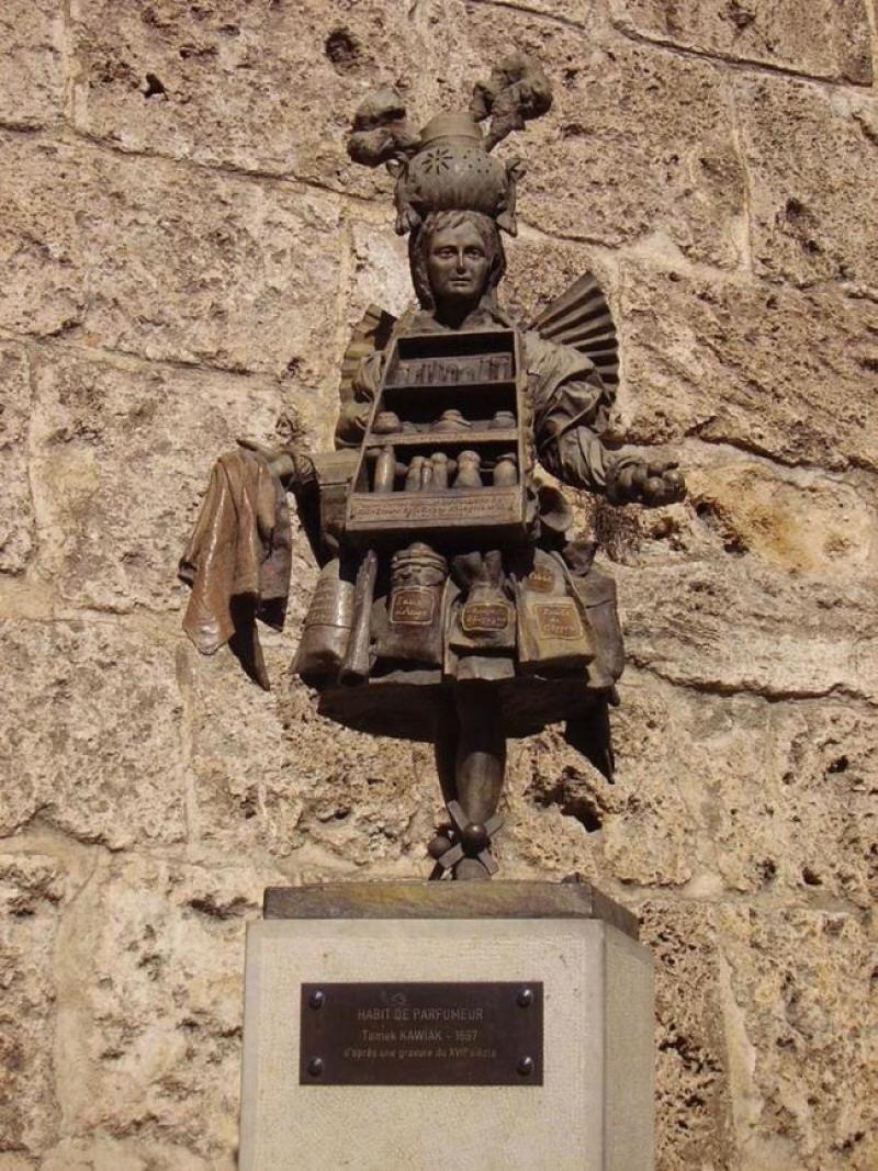 bronze-perfumer-statue.jpg