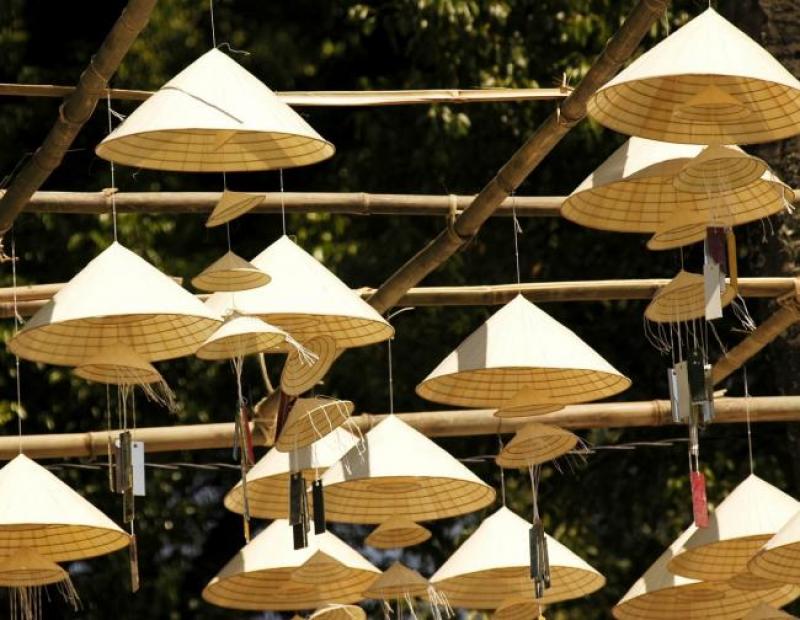 hue-in-vietnam-the-traditional-hand-made-vietnamese-conic-hats-1600x1241.jpg