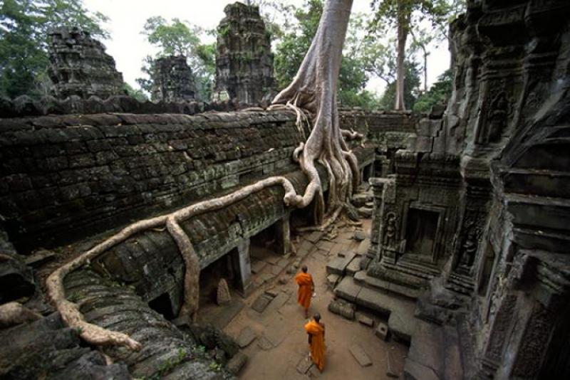 ta-prohm-temple-monks-ruins_93405_600x450.jpg