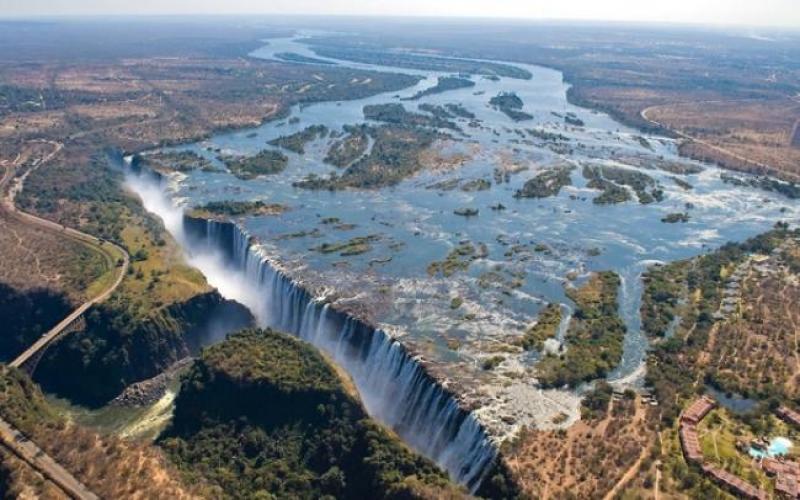 victoria-falls-zimbabwe--34980.jpg