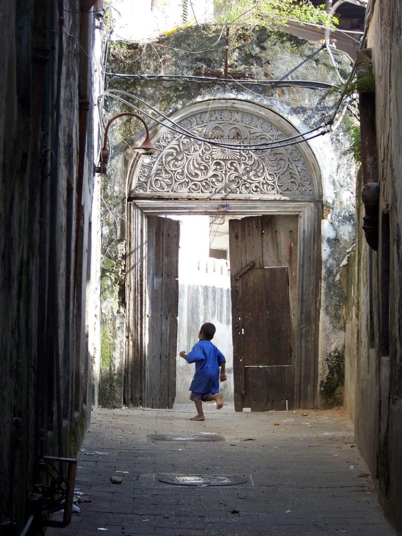 Figen G. Letaconnoux: "Afrika benim için, yerleşip içinde yaşamaya başlayana kadar tam bir muammaydı..."