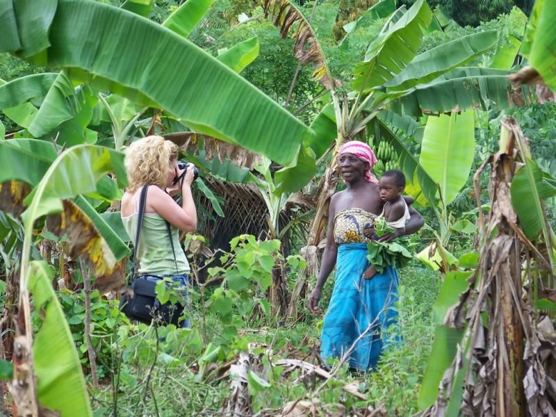 Figen G. Letaconnoux: "Afrika benim için, yerleşip içinde yaşamaya başlayana kadar tam bir muammaydı..."