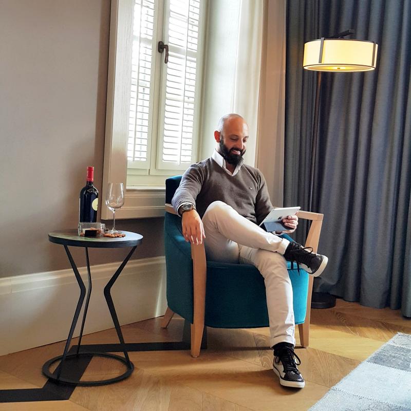 Cem Karakuş: “Nasıl ki her gün kendini beslemek, yemek yemek ve su içmek zorundasın, sosyal medya da her gün beslenmesi gereken bir alan benim için”