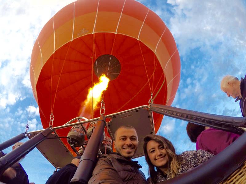Uzaktaki Minik Kız: "Ülkesini çok seven ve özleyen yine de bu hayat tecrübesini yaşamlarına eklemek isteyen iki insan olarak kendimizi Avustralya’da bulduk."