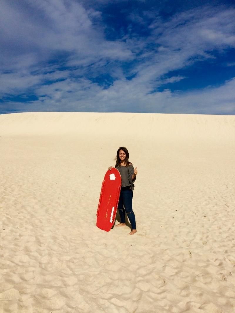 Uzaktaki Minik Kız: "Ülkesini çok seven ve özleyen yine de bu hayat tecrübesini yaşamlarına eklemek isteyen iki insan olarak kendimizi Avustralya’da bulduk."