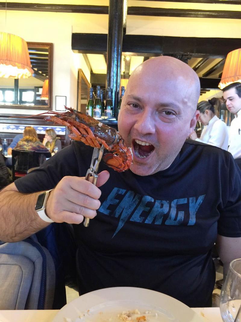 Alp Artam: “Yabancı bir kente adımımı attığımda ‘olmazsa olmazım’ sokak lezzetleridir”