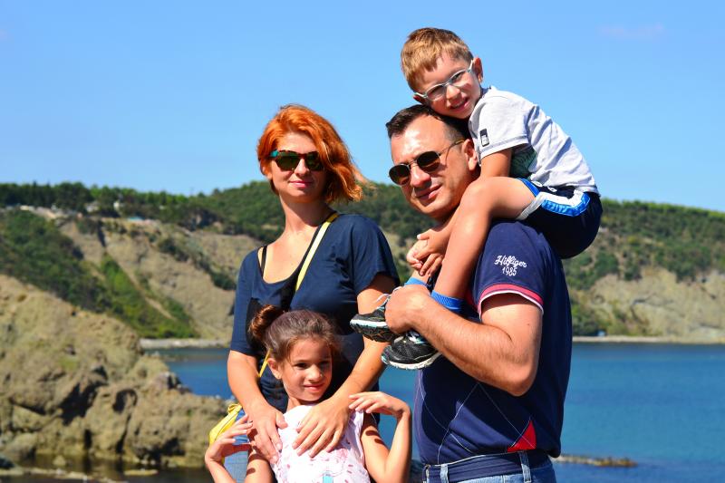 Azra Rakıcıoğlu: “Blogumu ilk başlarda kendime günlük olsun diye yazmaya başladım ama zamanla yaşadığım tecrübeleri paylaşmak çok hoşuma gitmeye başladı”