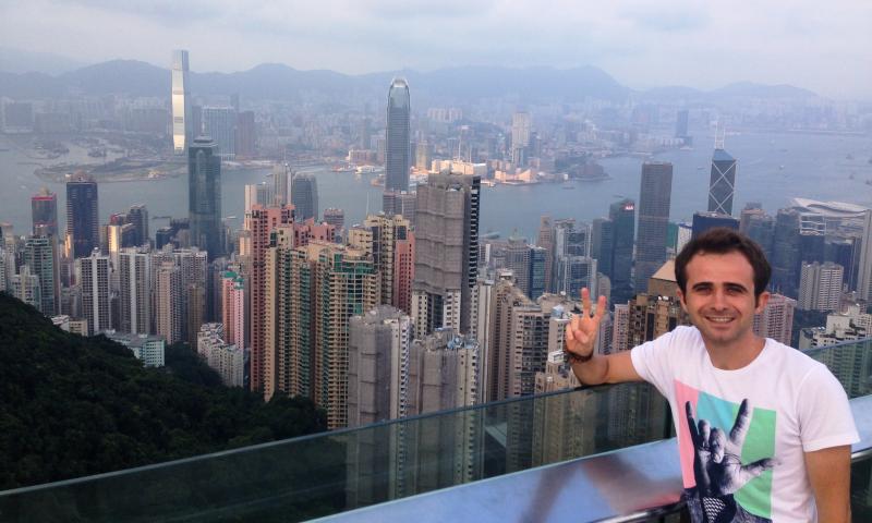 Deniz Pehlivan: “Beni asıl heyecanlandıran, o çantayı sırtıma alıp hiç bilmediğim şehirlere yol alırken hissettiğim duygular”