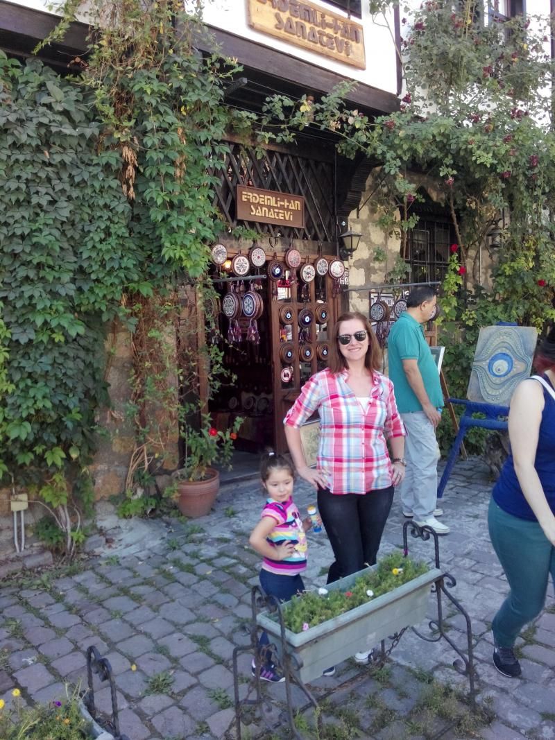 Gülderen Başkan “Gittiğim yerleri turist gibi gezmek yerine yerlisi gibi yaşamaya çalışıyorum ”