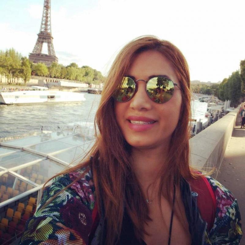 Esra Türkal: “Louvre Müzesi’ni gezmeden, Eiffel’e çıkmadan, Ressamlar Tepesi’nde güneşlenmeden, Latin Quarter’ın gizli köşelerini keşfetmeden gelmeyin”