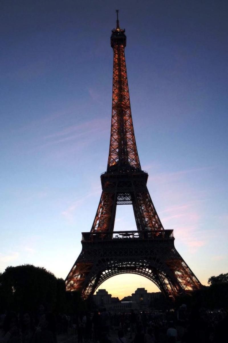 Esra Türkal: “Louvre Müzesi’ni gezmeden, Eiffel’e çıkmadan, Ressamlar Tepesi’nde güneşlenmeden, Latin Quarter’ın gizli köşelerini keşfetmeden gelmeyin”