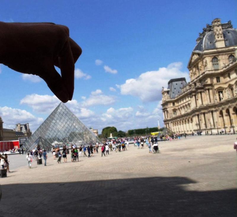 Esra Türkal: “Louvre Müzesi’ni gezmeden, Eiffel’e çıkmadan, Ressamlar Tepesi’nde güneşlenmeden, Latin Quarter’ın gizli köşelerini keşfetmeden gelmeyin”