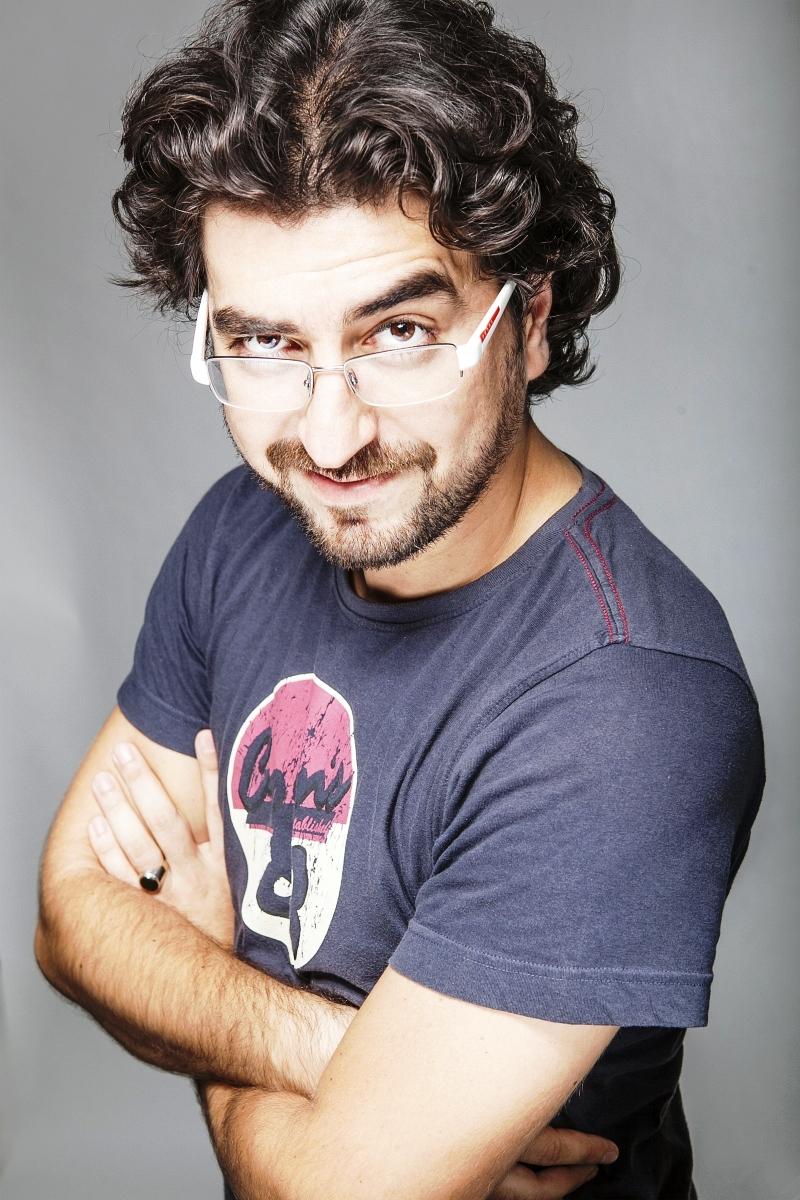 Salih Seçkin Sevinç: “Yazılarımda her şey lezzet odaklıdır. Hikâye önce lezzet üzerine şekillenir.”