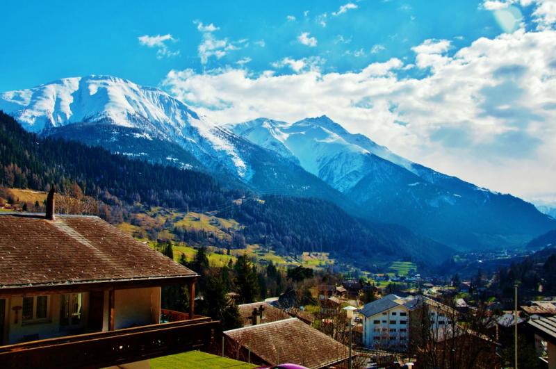 Ekin Başalp: “Tokyo, düzen imparatorluğunun başkenti olsa da araya serpiştirilmiş ufak kaosların ve yaramazlıkların hayata esas rengini verdiği bir şehir”