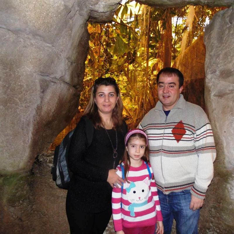 Arzu Batur Yalçınkaya: “Kendimi bileli yeni yerleri keşfetmeyi, gezmeyi, fotoğraf çekmeyi, yemek tarifleri vermeyi çok severdim”