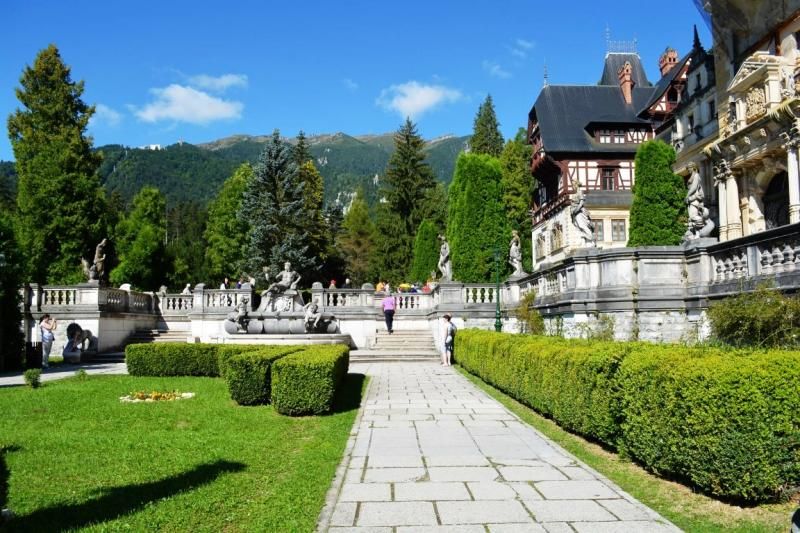 Banu Demir: “Romanya pek tanınmıyor dolayısıyla beklentileri çok düşük olarak bu ülkeye gelenler, tek kelime ile hayran kalıyorlar”