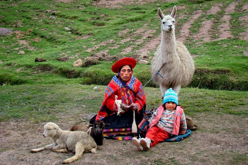 İbrahim Temo:"Sizden binlerce kilometre ötede insanlar var, sizin gibi nefes alıyorlar, sabah uyanıyorlar, akşam uyuyorlar ama bu hayatı sizden farklı yaşıyorlar. "