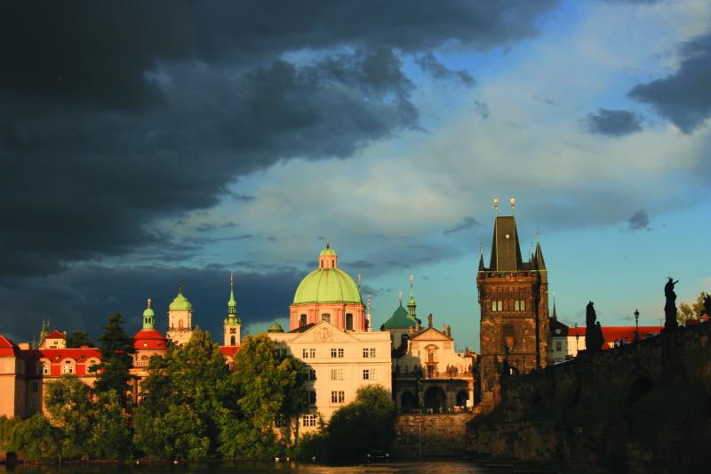 İbrahim Temo:"Sizden binlerce kilometre ötede insanlar var, sizin gibi nefes alıyorlar, sabah uyanıyorlar, akşam uyuyorlar ama bu hayatı sizden farklı yaşıyorlar. "