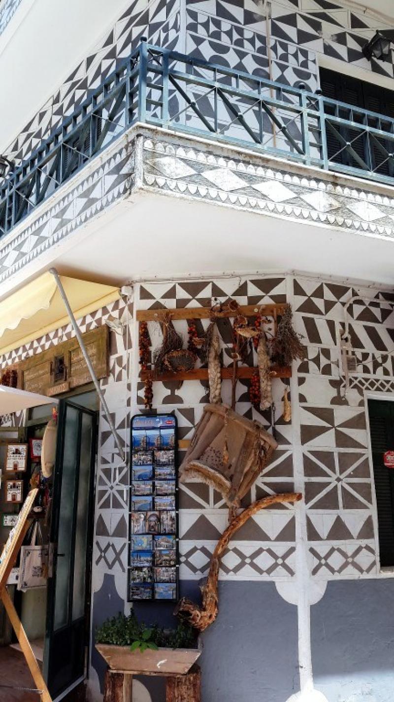 Gülfer Duran Kanlı: “Kahveyi çok sevdiğimden ve muhtemelen her yazımı da kahve içerek yazdığımdan kahveci gezgin oluverdim”