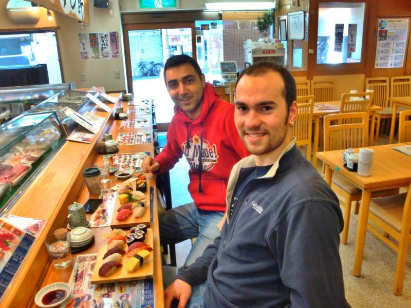 Ekin Başalp: “Tokyo, düzen imparatorluğunun başkenti olsa da araya serpiştirilmiş ufak kaosların ve yaramazlıkların hayata esas rengini verdiği bir şehir”