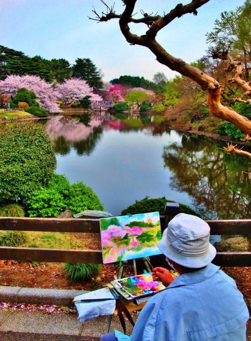 Ekin Başalp: “Tokyo, düzen imparatorluğunun başkenti olsa da araya serpiştirilmiş ufak kaosların ve yaramazlıkların hayata esas rengini verdiği bir şehir”