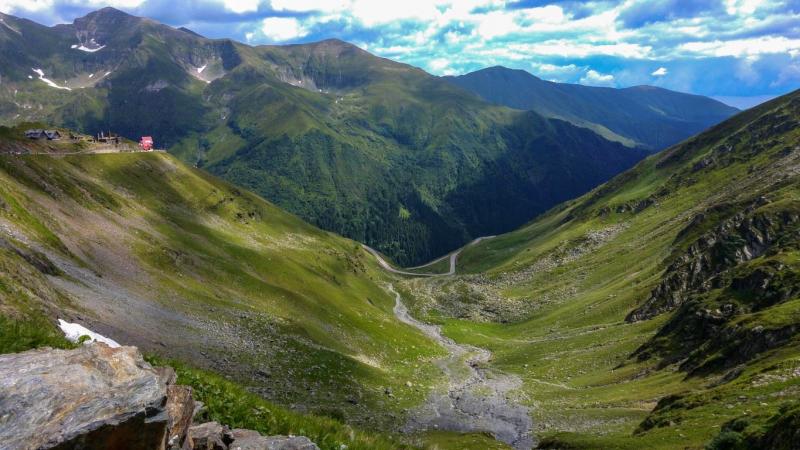 Banu Demir: “Romanya pek tanınmıyor dolayısıyla beklentileri çok düşük olarak bu ülkeye gelenler, tek kelime ile hayran kalıyorlar”
