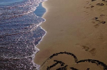 Sevmeyelim de taşa mı dönelim? 