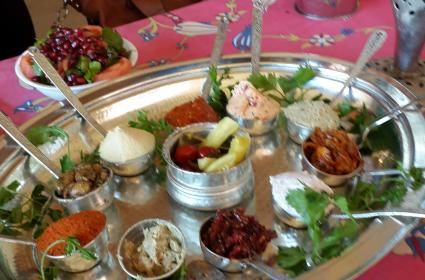 Cerciş Murat Konağı - Oraya kadar gitmişken muhteşem Mardin Ovası manzaralı lezzetli yemekleri denemelisiniz. 