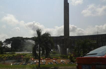 Abidjan merkezde Cumhuriyet Anıtı 